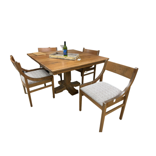 MAVIN- Custom Dinning Table